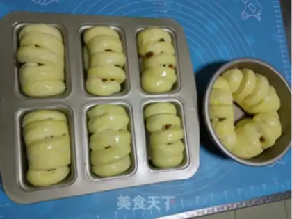 Make raisin rolls step 6