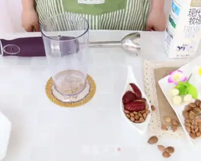 Make Red-tree almond shake step 0