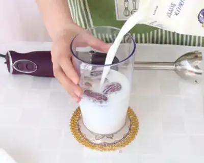 Make Red-tree almond shake step 2