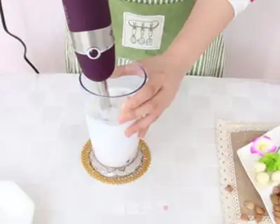 Make Red-tree almond shake step 3
