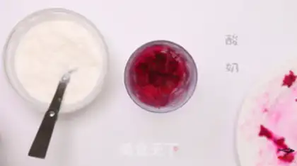Make Fruit yogurt cup step 2