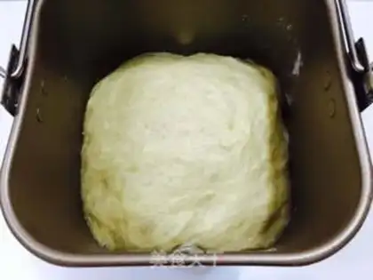 Make Chinese pine rolls step 7
