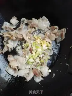 Make Five flowers for the mushrooms step 4