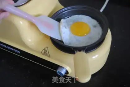 Make Delicious breakfast sandwich step 4