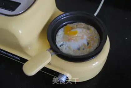 Make Delicious breakfast sandwich step 5