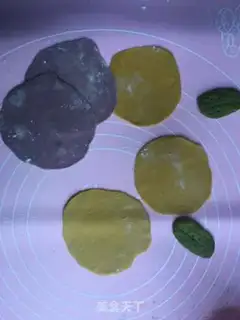 Make Three-coloured steam cake step 8