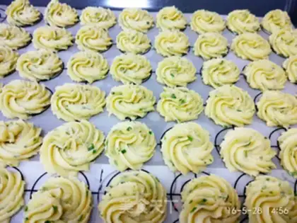 Make Onion cookies step 5