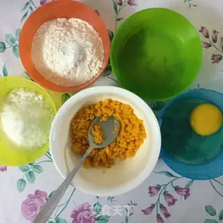 Make A lemon egg, Madeleine step 2