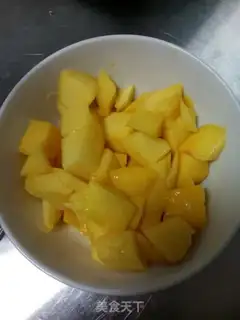 Make Yogurt mango popsicle step 1