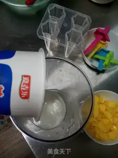 Make Yogurt mango popsicle step 2