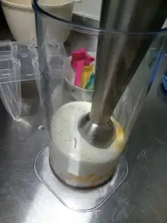 Make Yogurt mango popsicle step 4