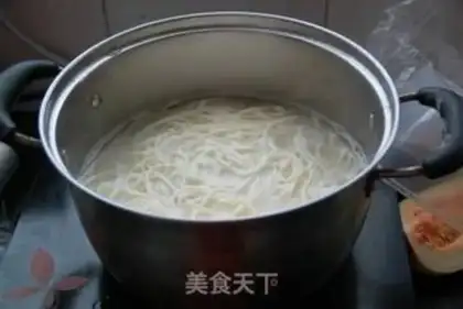 Make Soy sauce bacon noodles step 3