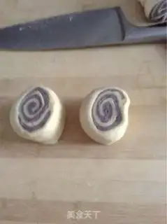 Make Fancy buns step 4