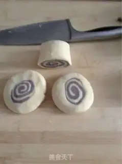 Make Fancy buns step 5