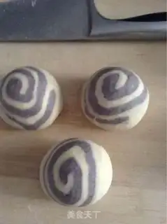 Make Fancy buns step 6