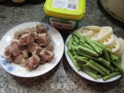 Make Bean Lotus cooks ribs step 0