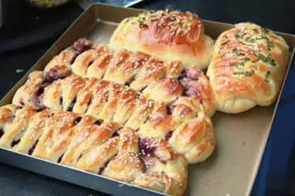 Make Blueberry ladle bread step 4