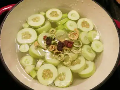 Make Hot melon soup step 0