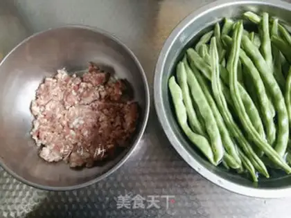 Make Pork bean horn dumplings step 1