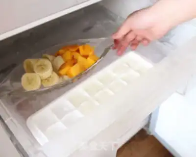 Make Yogurt and fruit ice cream step 1