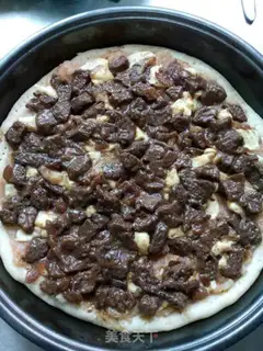 Make Black pepper beef potato mashed pizza step 11