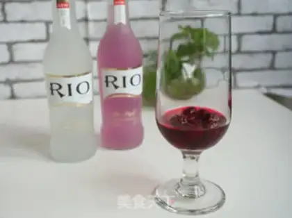 Make Doubleberry cocktails step 0