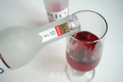 Make Doubleberry cocktails step 2