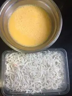 Make Silverfish fried eggs step 0