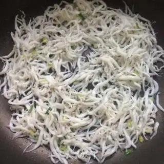 Make Silverfish fried eggs step 1