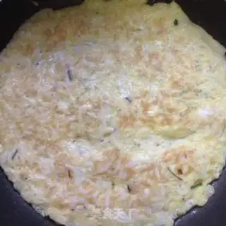 Make Silverfish fried eggs step 4
