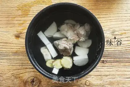 Make Pyramid ribs soup step 5