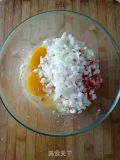 Make Rounded ham eggcake step 1