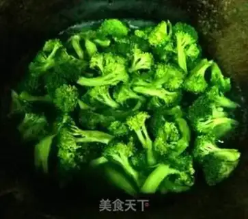 Make The broccoli rolls the shrimp step 1