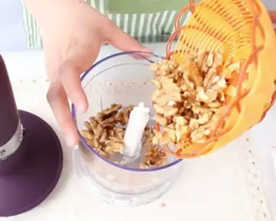 Make Baby eats walnut powder step 1