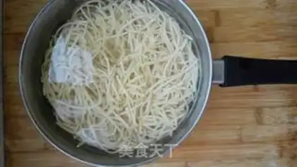 Make Seafood boiled dry silk step 2