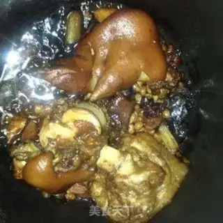 Make Red burning pig hoof step 0