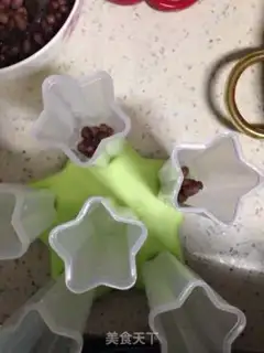 Make Milk red bean popsicles step 8