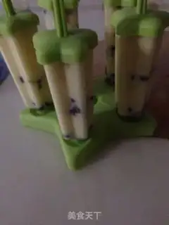Make Milk red bean popsicles step 11