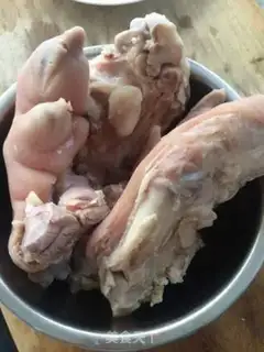 Make Red burning pig hoof step 1
