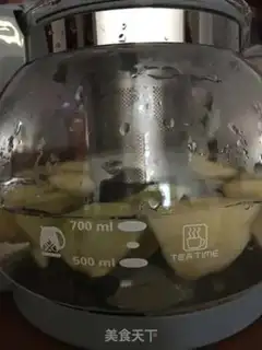 Make Apple blueberry tea step 2