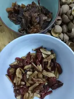 Make Silver gill and red date soup step 0