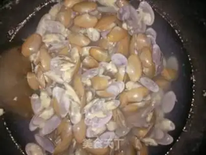 Make Spicy clams step 1