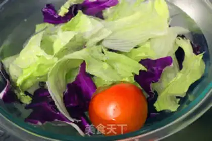 Make Salads and fragrance salmon step 0