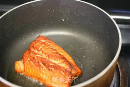 Make Salads and fragrance salmon step 12