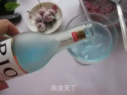 Make Blue sea cocktail step 2