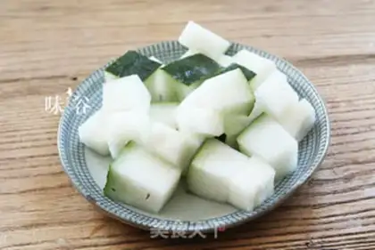 Make The summer guacamole step 1
