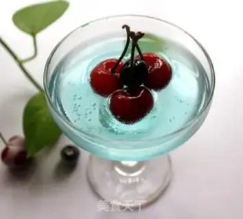 Make Blue sea cocktail step 3
