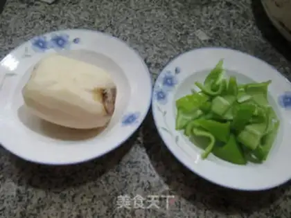 Make The peppers are fried step 0