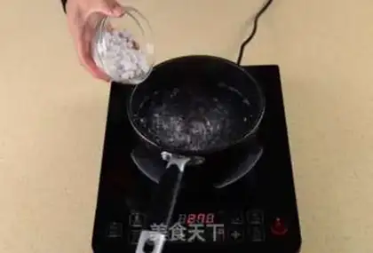 Make Homemade pearl milk tea step 5