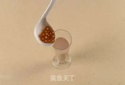Make Homemade pearl milk tea step 11